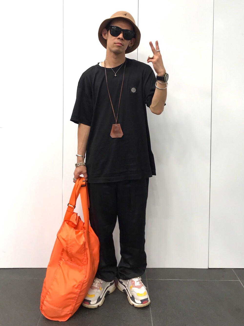 「ラブアンドピース2019、休日コーデ、おしゃれさんと繋がりたい、秋コーデ、Tシャツ、黒、ストリート」｜「STONE ISLANDのSTONE ISLAND (ストーン アイランド）　パッチTシャツ（Tシャツ/カットソー、ブラック系）」を使った、TogAさん（メンズ・165cm）の秋コーディネートの1枚目の写真