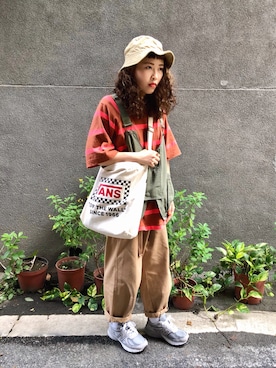「plain-me（プレインミー）のアイテム（パンツ）」を使った、三皮三皮さん（レディース・158cm）の秋コーディネート