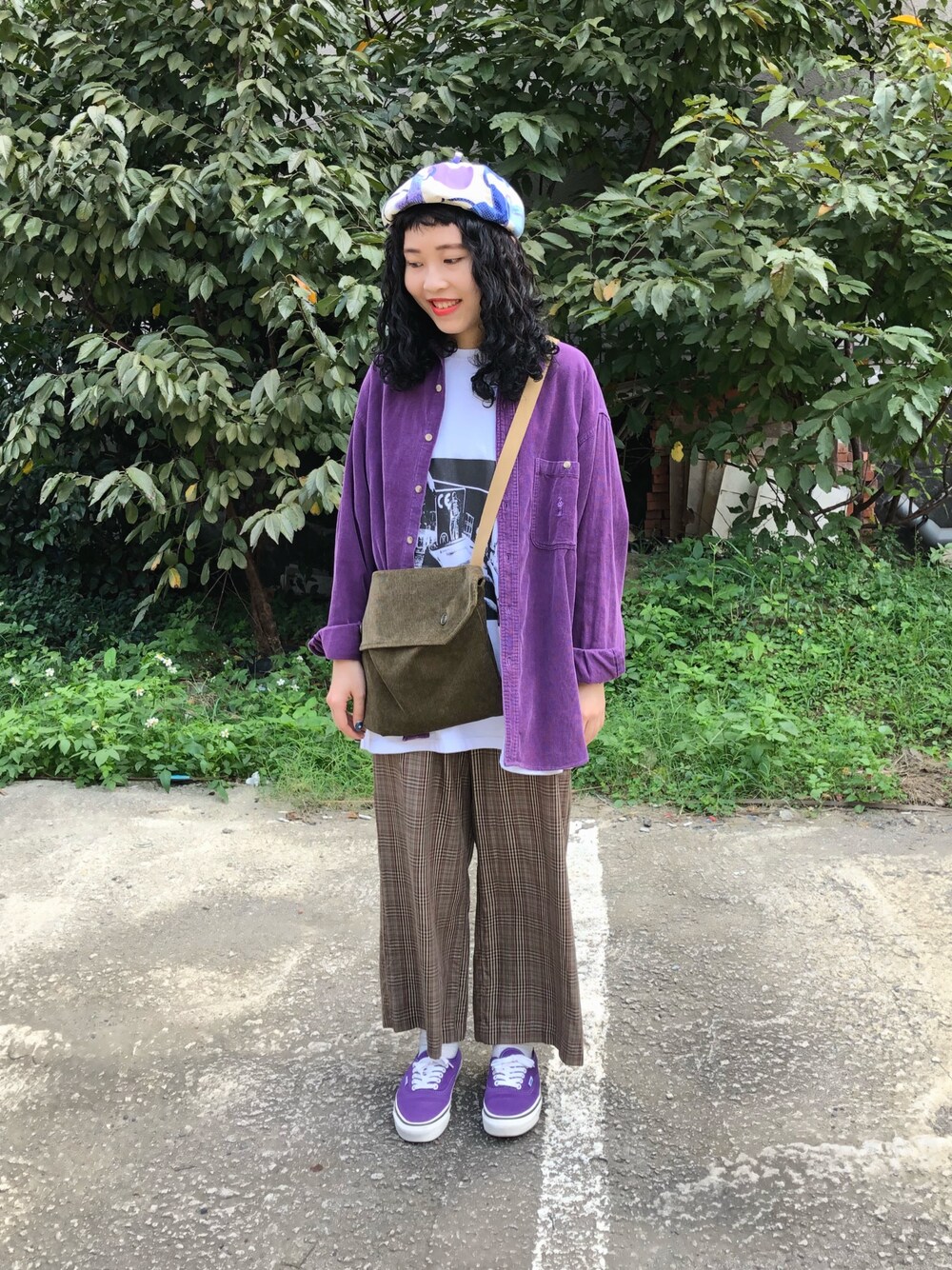 「ootd、cavempt、紫色穿搭、古着MIX」｜「C.Eのアイテム（Tシャツ/カットソー、ホワイト系）」を使った、三皮三皮さん（レディース・158cm）の秋コーディネートの1枚目の写真