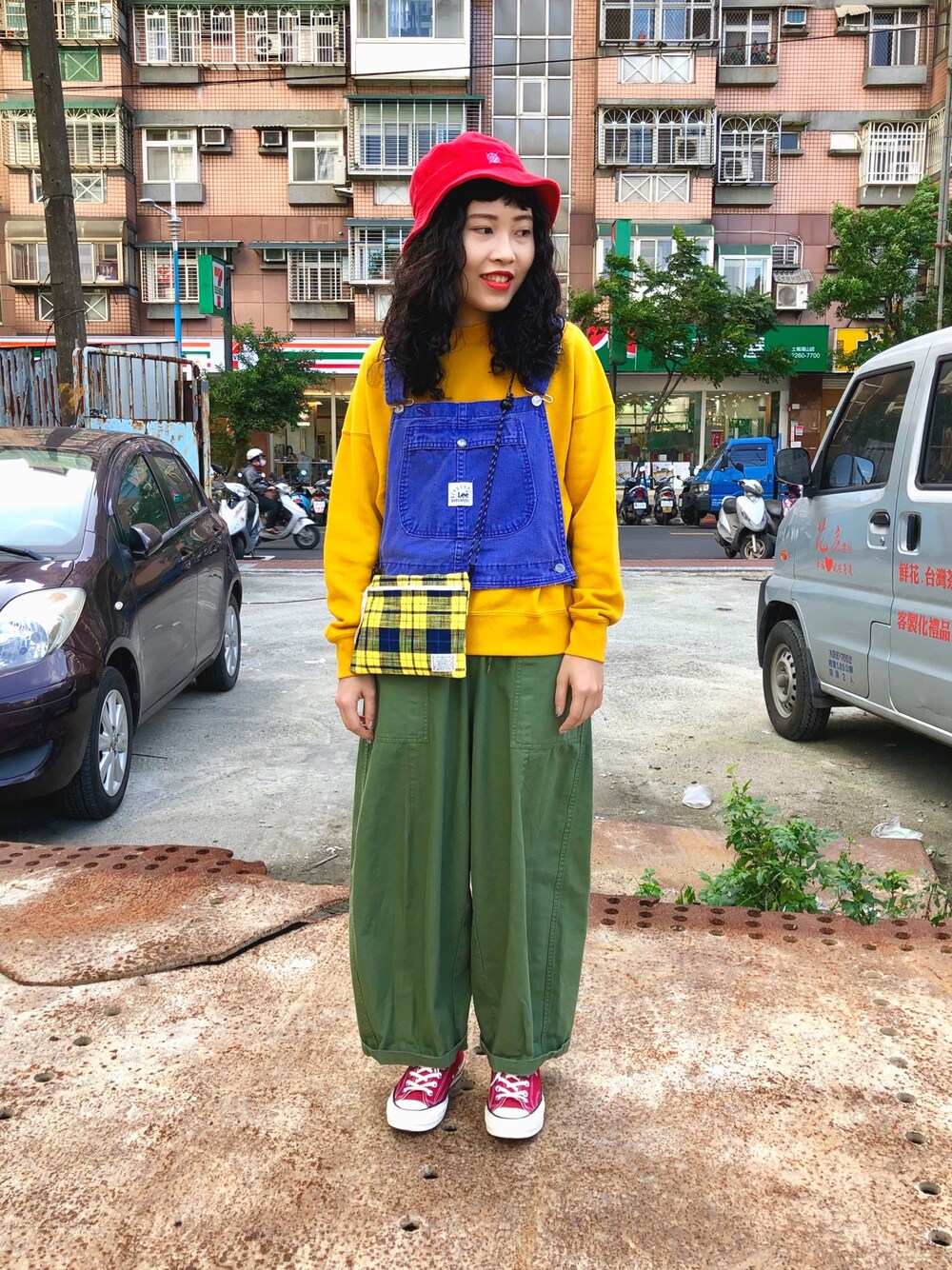 「聖誕樹、vintage、紅配綠、ootd、格子、小紅帽」｜「UNIQLOのアイテム（トップス、イエロー系）」を使った、三皮三皮さん（レディース・158cm）の秋コーディネートの1枚目の写真
