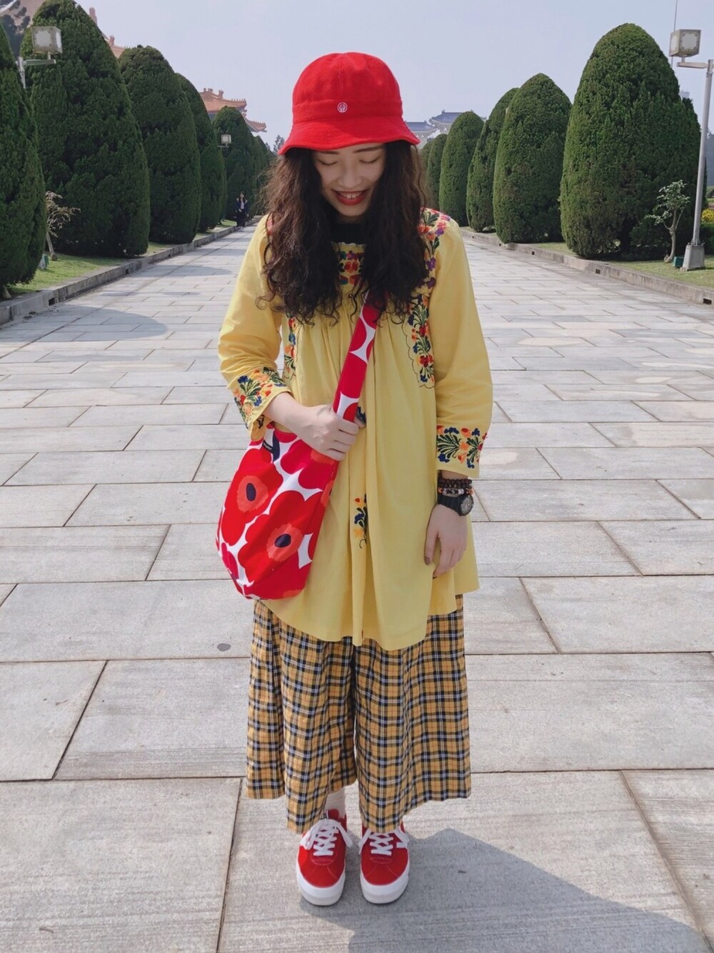 「春、VANS、style73、墨西哥刺繡、marimekko、vintage、古着、古着MIX、古着コーデ」｜「VINTAGEのアイテム（ワンピース/ドレス、イエロー系）」を使った、三皮三皮さん（レディース・158cm）の春コーディネートの1枚目の写真