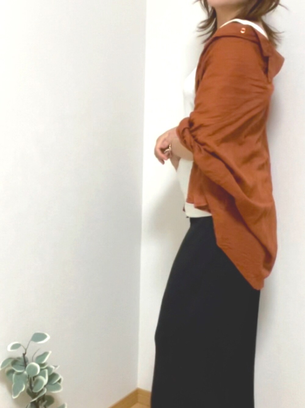 「休日コーデ、パンツスタイル、シンプル、カジュアル、オーバーサイズ、シアー、シャツスタイル、リブパンツ、ゆったりコーデ、グレイル」｜「GRLのアイテム（シャツ/ブラウス、ブラウン系）」を使った、HARUさん（レディース・162cm）の夏コーディネートの1枚目の写真