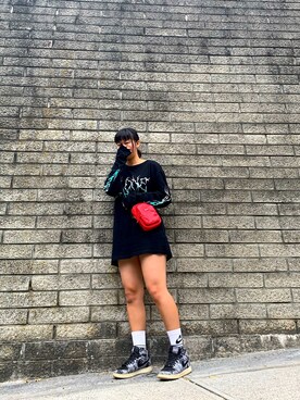 「VLONE（ヴィーロン）のアイテム（Tシャツ/カットソー、ブラック系）」を使った、chuching さん（レディース・156cm）の秋コーディネート