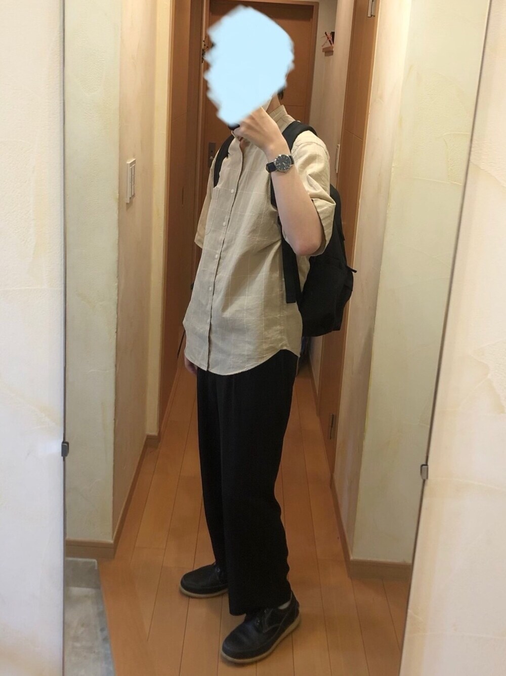 「シンプル、プチプラコーデ、オーバーサイズ、ゆるコーデ、シャツスタイル、バンドカラー、ワイドパンツ、大学生、きれいめカジュアル」｜「GUのリネンブレンドスタンドカラーシャツ（ウィンドウペーン）¥2490（シャツ/ブラウス、ベージュ系）」を使った、Aさん（メンズ・168cm）の夏コーディネートの1枚目の写真