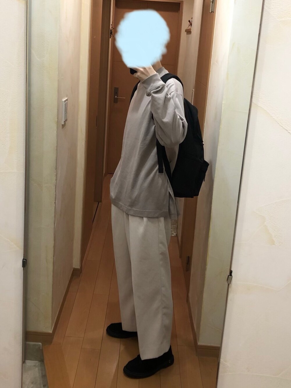 「秋コーデ、大人カジュアル、キレイめ、白パンツ、ワイドパンツ、くすみカラー、ペールトーン、低身長、ロンT、ゆるコーデ」｜「WYM LIDNMの【WYM LIDNM】HEAVY WEIGHT OVERSIZED LS-TEE（Tシャツ/カットソー、ベージュ系）」を使った、Aさん（メンズ・168cm）の秋コーディネートの1枚目の写真