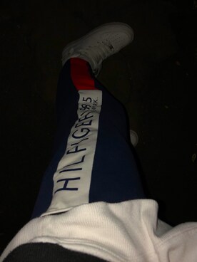 「NIKE（ナイキ）のナイキ エア フォース 1 MID 07 メンズシューズ（スニーカー、ホワイト系）」を使った、木塚   楽さん（メンズ・174cm）の秋コーディネート