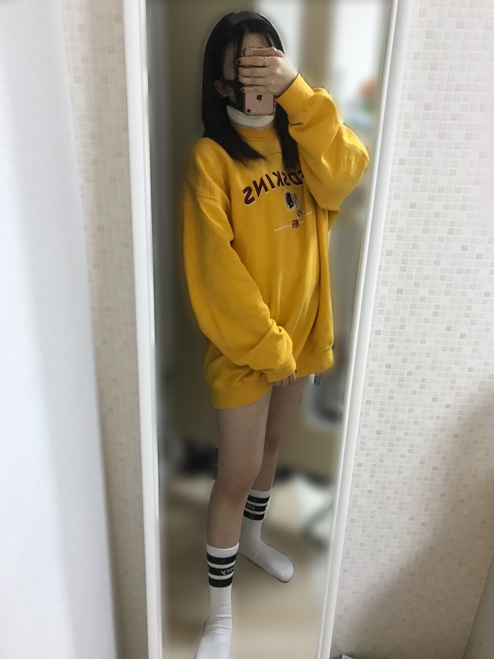 「カチューシャ、タートルネック、キイロコーデ、stussy、GU」｜「STUSSYのStussy Sport Crew Socks（ソックス/靴下、ホワイト系）」を使った、Mozukuさん（レディース・160cm）の秋コーディネートの1枚目の写真