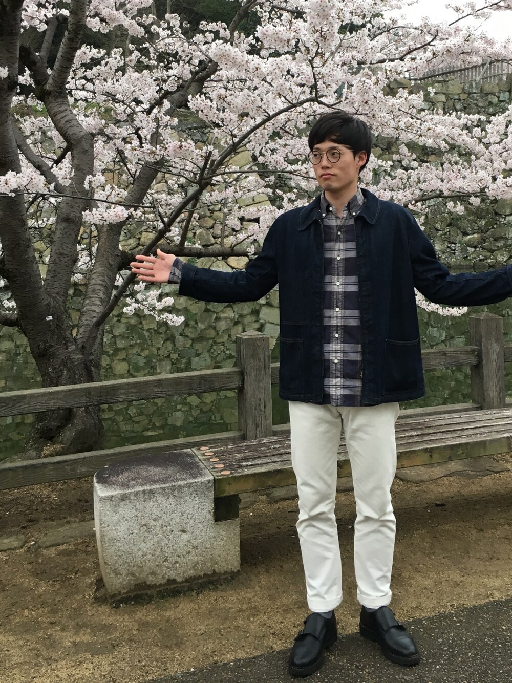 「休日スタイル、カジュアル、ロールアップ、お花見、はるコーデ、眼鏡」｜「OLIVER PEOPLESのMP-2（メガネ、ブラック系）」を使った、y.kurataさん（メンズ・170cm）の春コーディネートの1枚目の写真