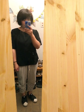 「スリッポン」｜「アイテム（PC・スマホグッズ/家電）」を使った、あやぺさん（レディース・154cm）の夏コーディネート