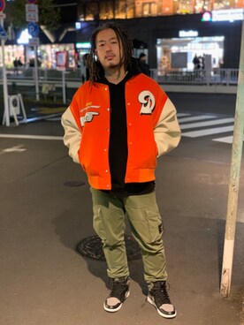 スタジャン オレンジ系 を使った スニーカー のメンズ人気ファッションコーディネート Wear