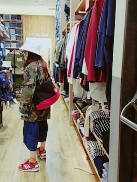 「adidas Originals（アディダスオリジナルス）のオリジナルス　ハット　[BUCKET HAT CORE]（ハット、ホワイト系）」を使った、moriさん（レディース・150cm）の春コーディネート