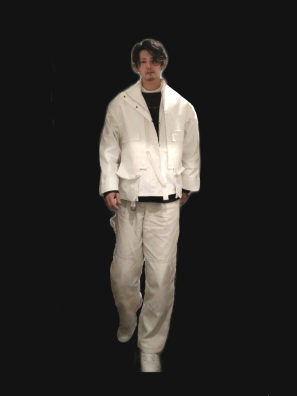 「ホワイトコーデ、オールホワイト、トーンオントーン、オーバーサイズ、ビッグシルエット、ホワイトアウター、レザーT、モックネック、ワイドパンツ、ダッドスニーカー」｜「HAREのコーティングスタンドブルゾン(HARE)（ブルゾン、ホワイト系）」を使った、manaさん（メンズ・184cm）の春コーディネートの1枚目の写真