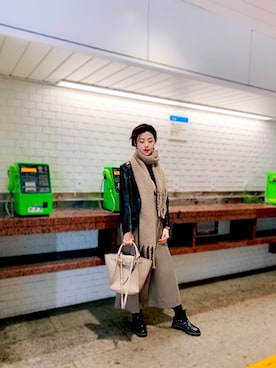 「CELINE（セリーヌ）のアイテム（バッグ）」を使った、カン JTさん（レディース・170cm）の冬コーディネート