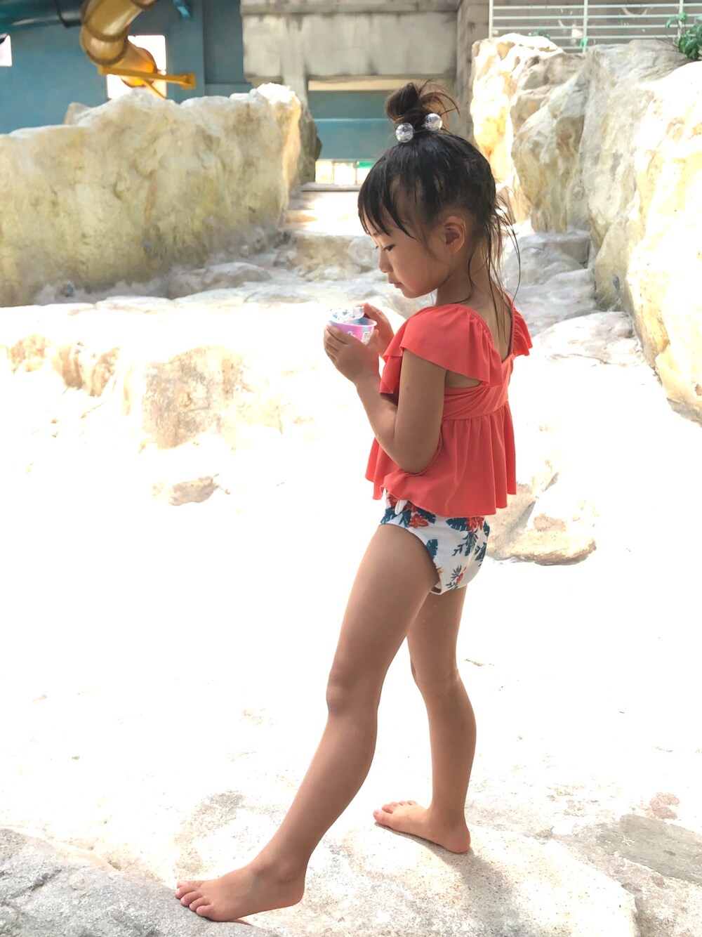 「水着、タンキニ、ビキニ、プール、プティマイン、petit main、女の子、おんなのこ、おしゃれさんと繋がりたい、夏コーデ」｜「petit mainのボタニカル花水着タンキニ水着（水着、ピンク系）」を使った、hmyさん（キッズ・110cm）の秋コーディネートの1枚目の写真