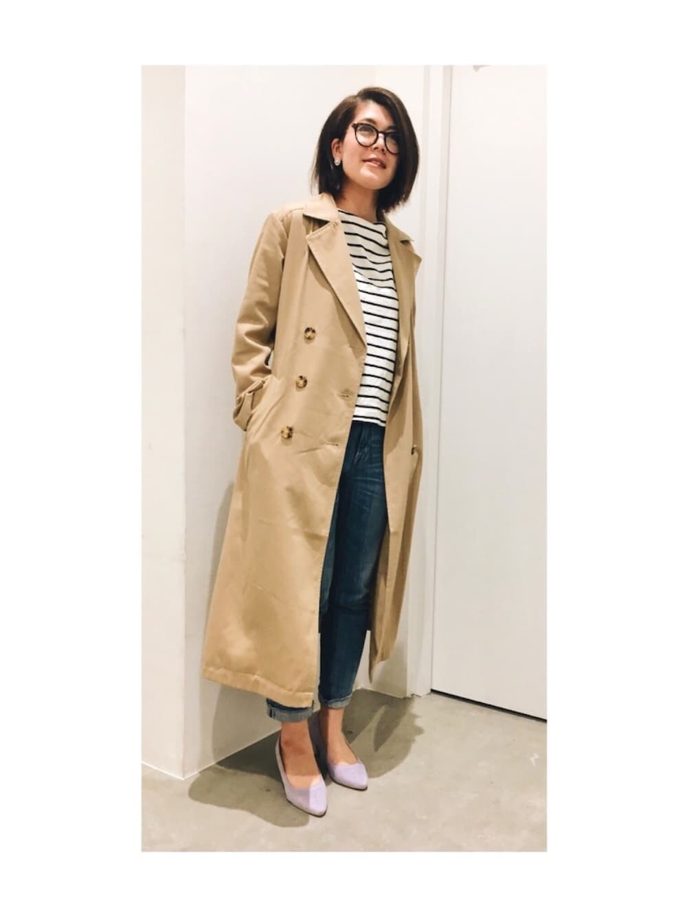 「AMERICAN HOLIC、アメホリ、denim、デニムパンツ、春色、ロングトレンチコート、オトナカジュアル、ボーダートップス」｜「AMERICAN HOLICのOC ボーダードロッププルオーバー（Tシャツ/カットソー、ホワイト系）」を使った、Misato.Sさん（レディース・163cm）の冬コーディネートの1枚目の写真
