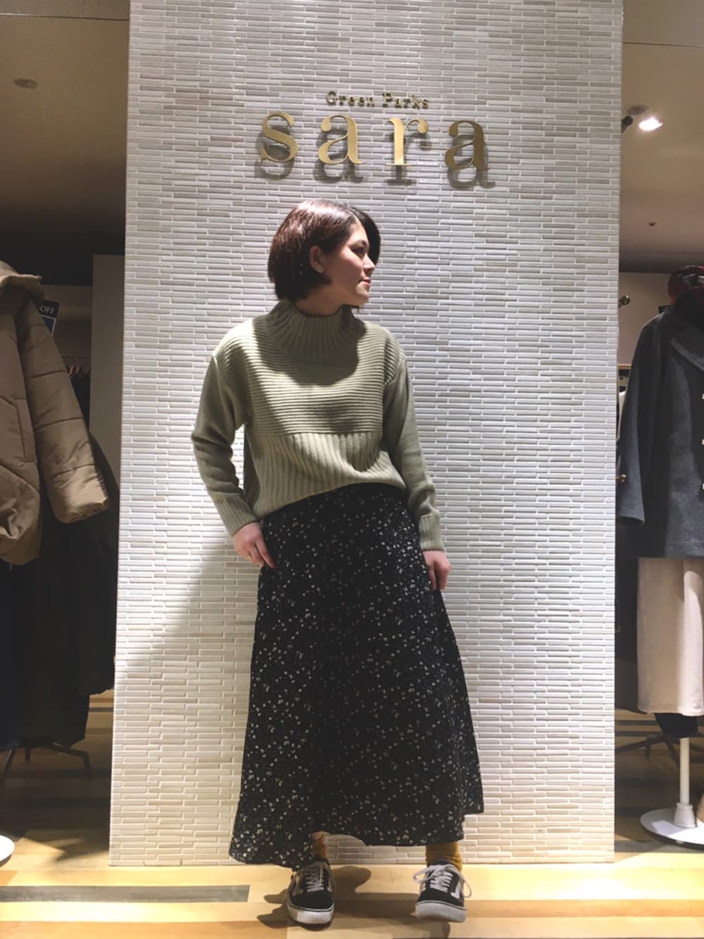 「スニーカー、ニット、VANS、ロングスカート、切り替え、プチプラ、ootd、花柄スカート、ゆるコーデ、ピスタチオ」｜「Green　Parksの切り替えリブニットプルオーバー（ニット/セーター、グリーン系）」を使った、Misato.Sさん（レディース・163cm）の冬コーディネートの1枚目の写真