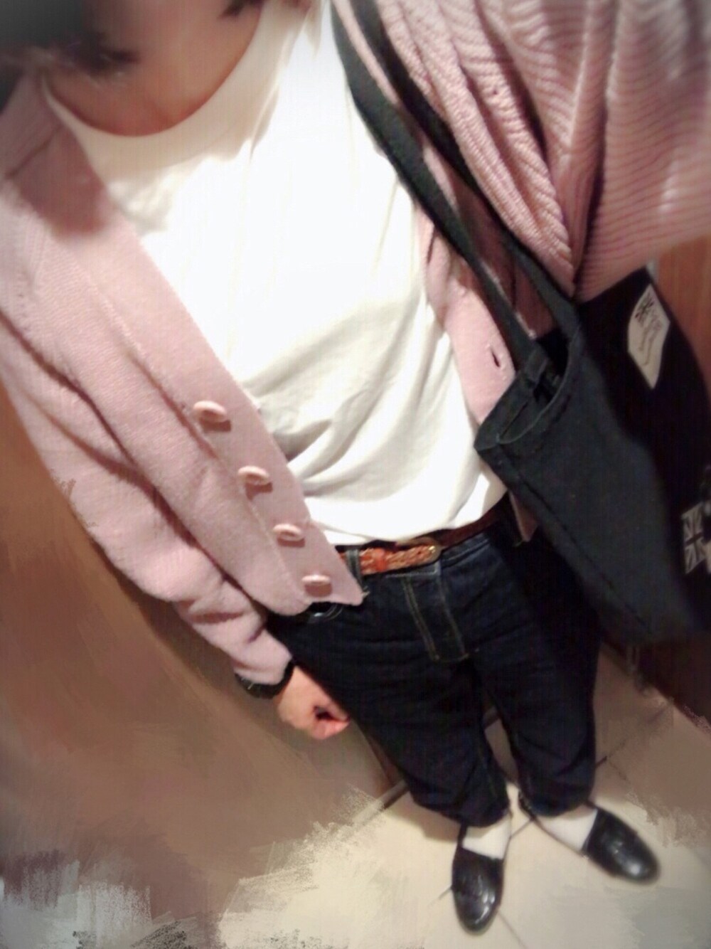 「ローファー、秋のコーデ、ニットカーディガン」｜「UNIQLOのピーナッツグラフィックT（半袖）（Tシャツ/カットソー、ホワイト系）」を使った、あーちゃんさん（レディース・173cm）の秋コーディネートの1枚目の写真