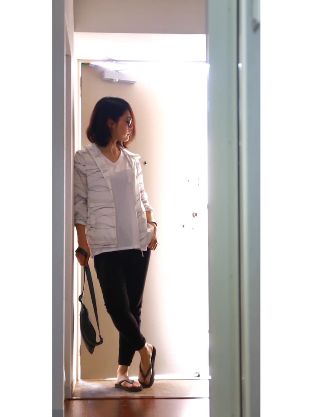「休日スタイル、スポーツミックス、ビーチサンダル」｜「UNIQLOのポケッタブルパーカ（ガラ）（その他アウター、ホワイト系）」を使った、Yumco∞さん（レディース・166cm）の春コーディネートの1枚目の写真