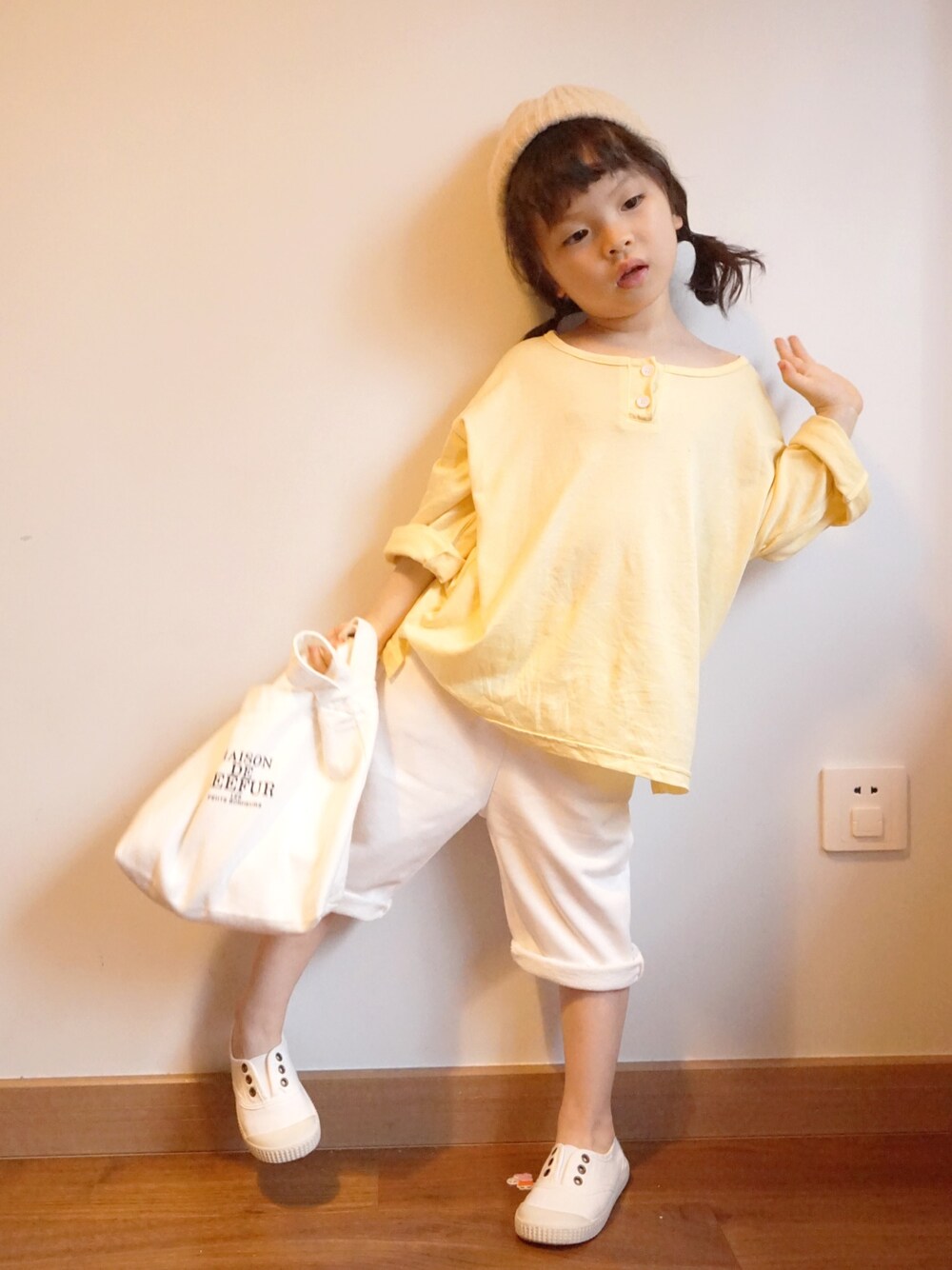 「夏、日系休闲、日系极简、儿童穿搭、2019ss」｜「漪家童装のアイテム（Tシャツ/カットソー、イエロー系）」を使った、yiyiさん（キッズ・100cm）の春コーディネートの1枚目の写真