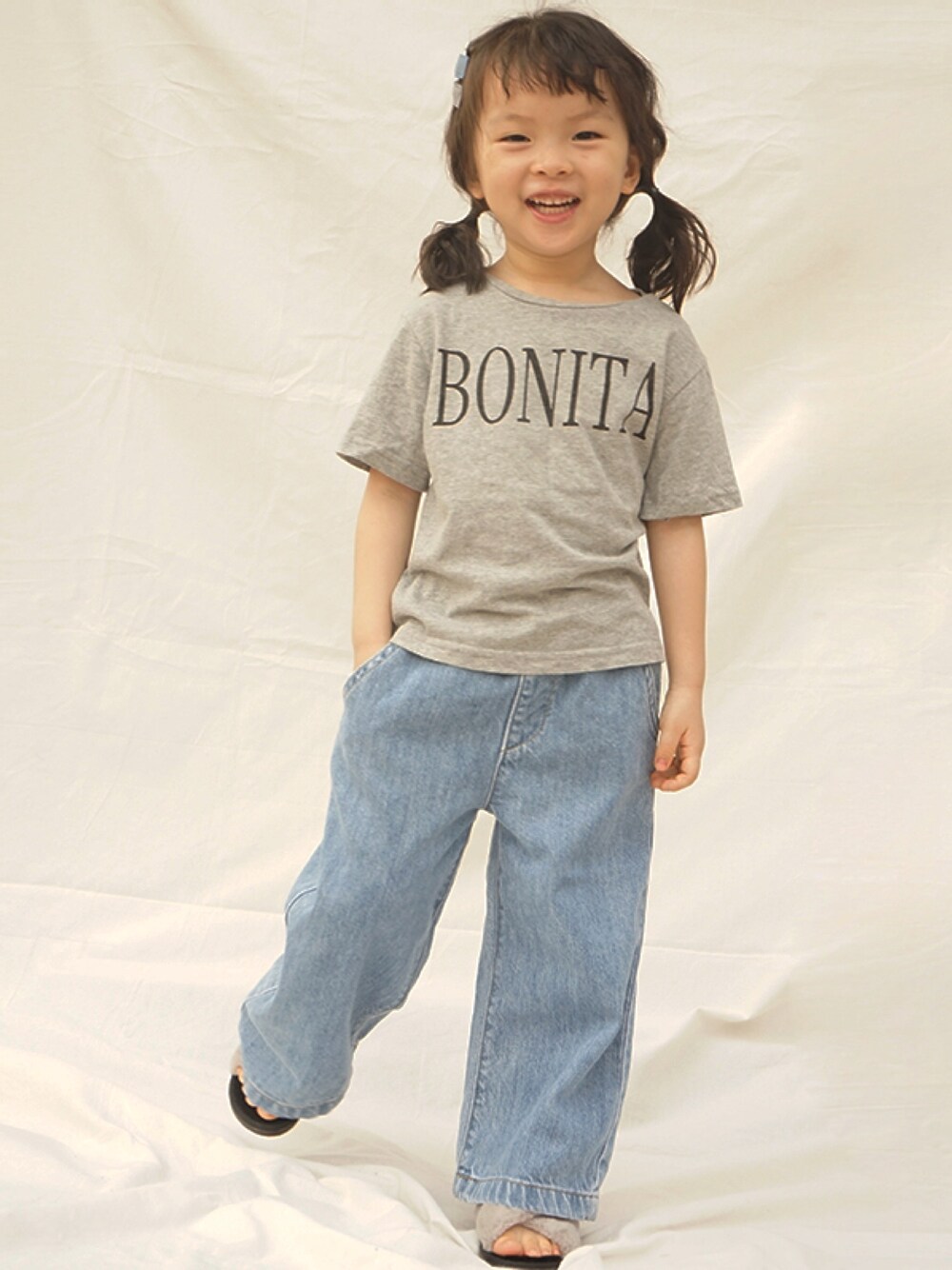 「日系休闲、夏、日系极简、kids、2019ss」｜「漪家童装のアイテム（Tシャツ/カットソー、グレー系）」を使った、yiyiさん（キッズ・100cm）の春コーディネートの1枚目の写真