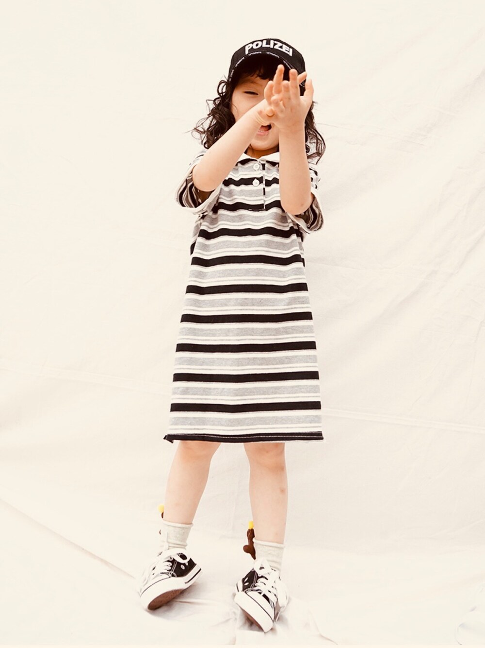 「夏、日系休闲、日系极简、运动搭配、宽松、连衣裙、kids、2019ss」｜「漪家童装のアイテム（ワンピース、グレー系）」を使った、yiyiさん（キッズ・100cm）の春コーディネートの1枚目の写真
