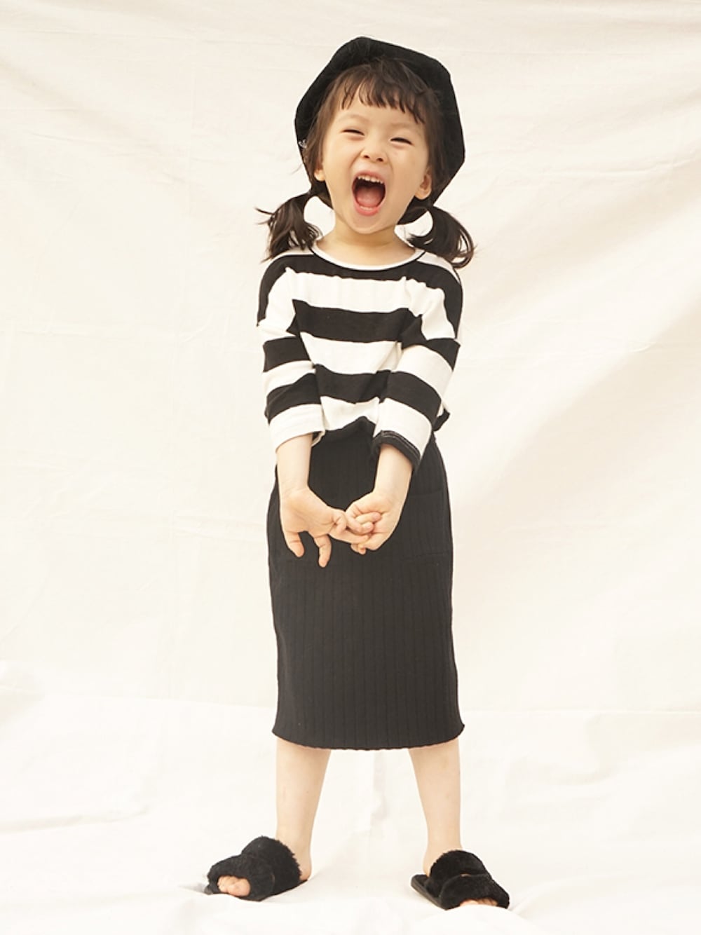 「夏、黑白搭配、条纹T、2019ss、kids」｜「漪家童装のアイテム（Tシャツ/カットソー、ブラック系）」を使った、yiyiさん（キッズ・100cm）の春コーディネートの1枚目の写真
