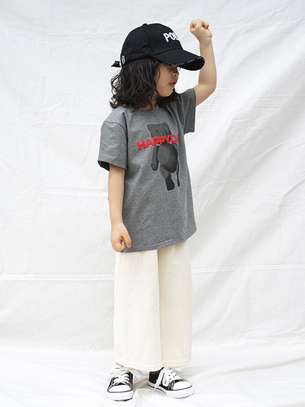 「夏、kids、宽松」｜「漪家童装のアイテム（Tシャツ/カットソー、グレー系）」を使った、yiyiさん（キッズ・100cm）の春コーディネートの1枚目の写真
