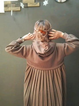 「Aunt Marie's（アントマリーズ）のAUNT MARIE'S バックプリーツフーディーワンピース（ワンピース）」を使った、IMOKOさん（レディース・170cm）の冬コーディネート