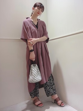 「アイテム（シャツワンピース、パープル系）」を使った、miさん（レディース・160cm）の春コーディネート
