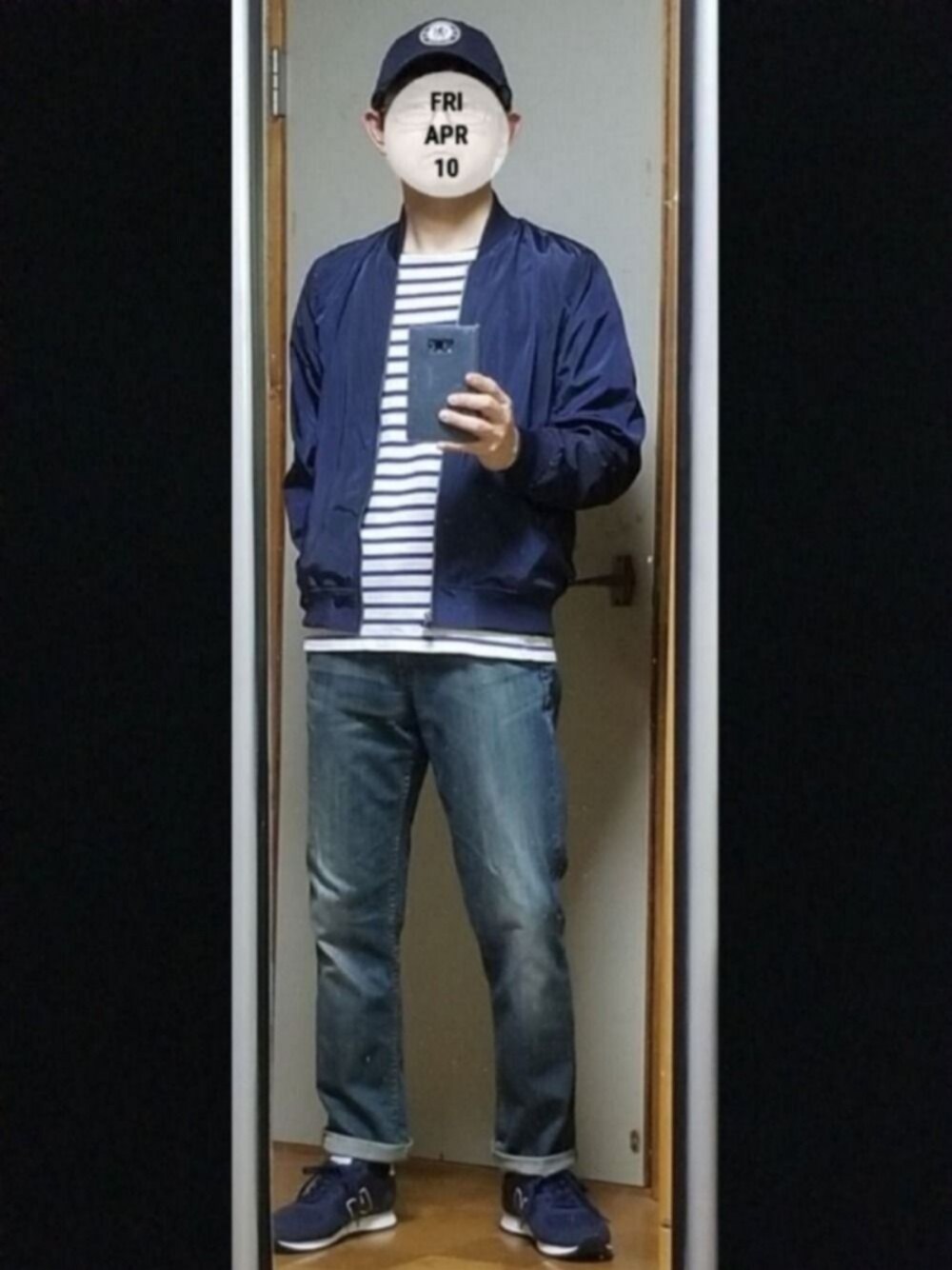 「ネイビー、おしゃれさんと繋がりたい、部屋撮り、MA-1、ボーダートップス、リーバイス511、ニューバランス、似たり寄ったりコーデ」｜「Levi'sの511(TM) スリムフィット インディゴブルー CANYON DARK（デニムパンツ、ブルー系）」を使った、Ryu1roさん（メンズ・170cm）の春コーディネートの1枚目の写真