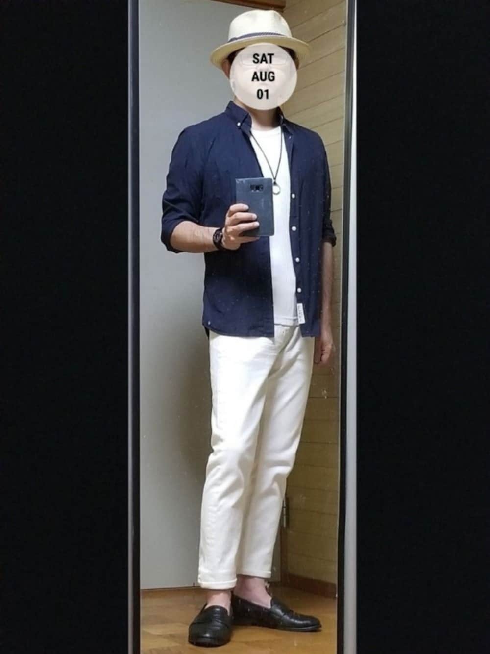 「おしゃれさんと繋がりたい、オトナカジュアル、夏コーデ、シャツスタイル、ネイビー×ホワイト、ボタンダウンシャツ、白デニム、ローファー、部屋撮り、ホワイトコーデ」｜「NAVYのNavy（ネイビー）NAVY JEANS タイトストレートNJ-M002-01（デニムパンツ、ホワイト系）」を使った、Ryu1roさん（メンズ・170cm）の夏コーディネートの1枚目の写真