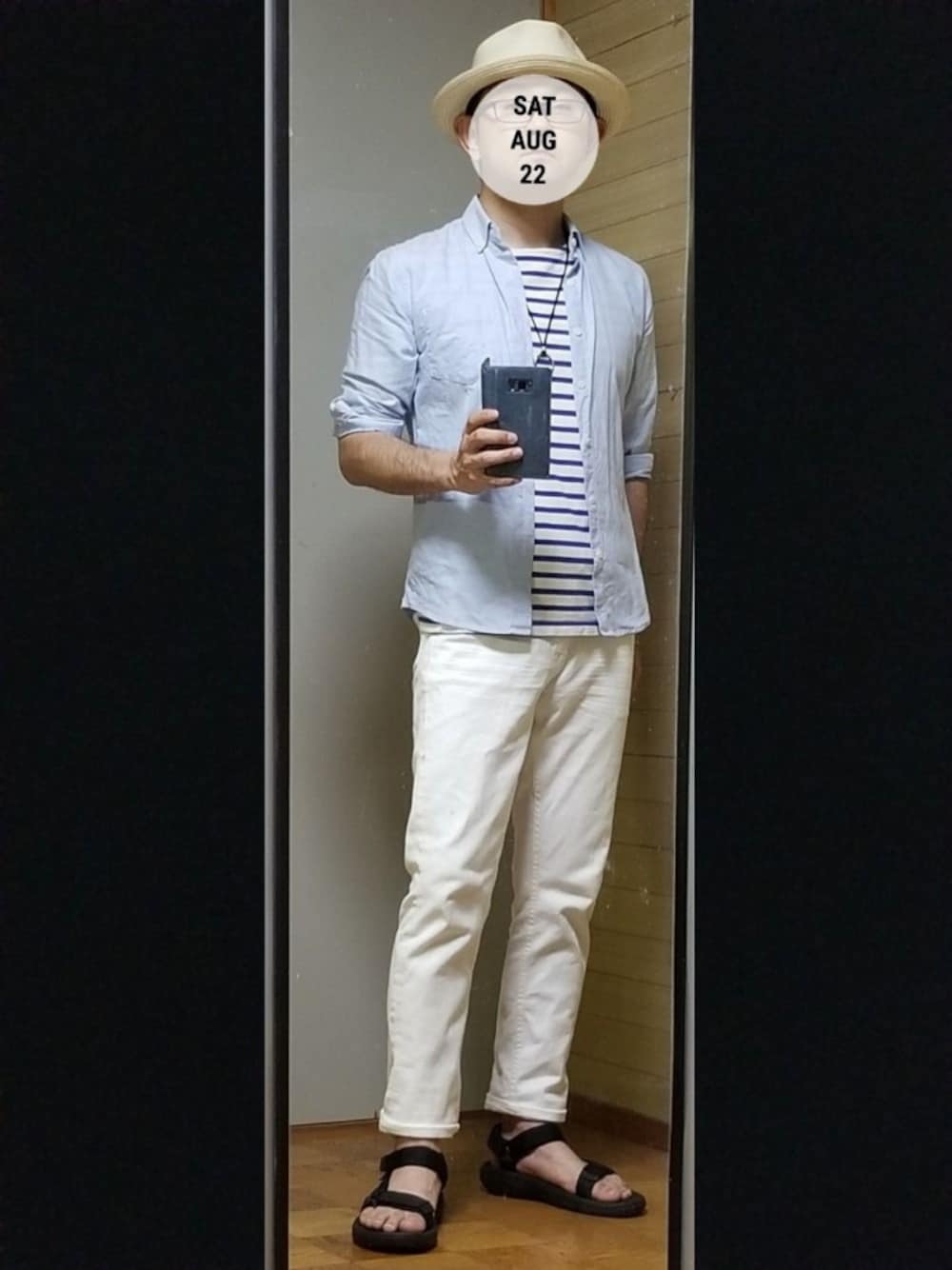 「おしゃれさんと繋がりたい、夏コーデ、シャツスタイル、ブルー x ホワイト、ストローハット、ボーダーTシャツ、白パンツ、teva、部屋撮り」｜「しまむらのアイテム（ハット、ベージュ系）」を使った、Ryu1roさん（メンズ・170cm）の夏コーディネートの1枚目の写真