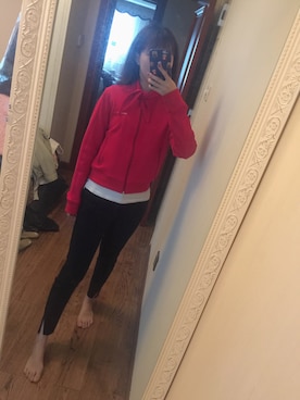 「BALENCIAGA（バレンシアガ）のアイテム（スタジャン、レッド系）」を使った、鹅妹子婴さん（レディース・158cm）の秋コーディネート