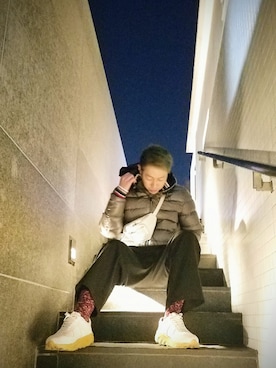 「ストライプパンツ」｜「アイテム（ダウンジャケット/コート）」を使った、MKさん（メンズ・175cm）の冬コーディネート
