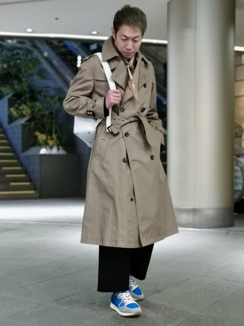 ホワイト系のバックパック/リュックを着用したメンズの冬コーディネートの1枚目の写真