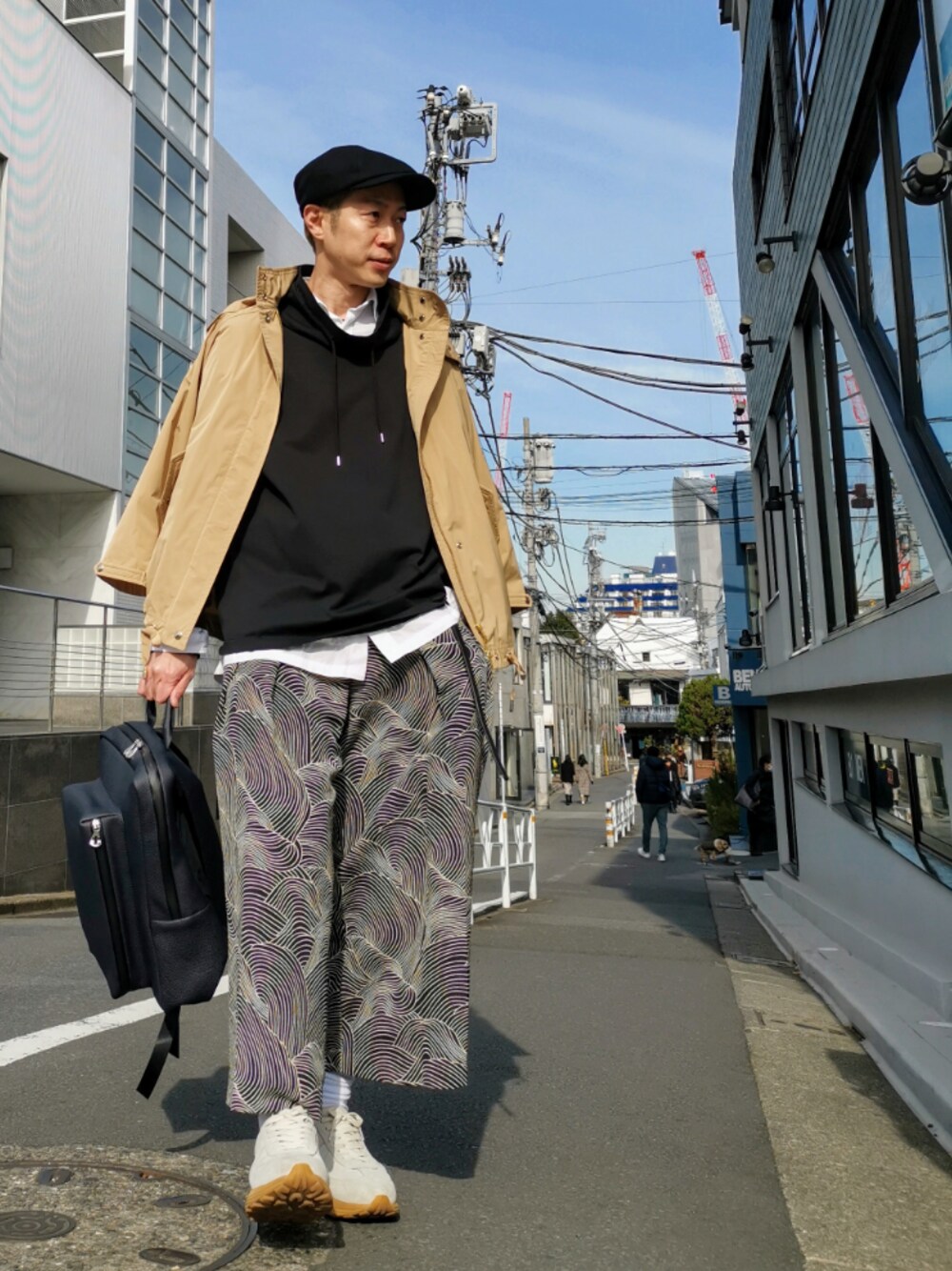 「ブラウン色に染まれ、今日のコーデ、ootd、バックパック、キレイめ、レイヤードスタイル、スニーカー、ダッドスニーカー、オトナカジュアル、ドルマン」｜「WOOLRICHの＜WOOLRICH（ウールリッチ）＞ ANORAK パーカー 20SS（マウンテンパーカー、ベージュ系）」を使った、MKさん（メンズ・175cm）の冬コーディネートの1枚目の写真