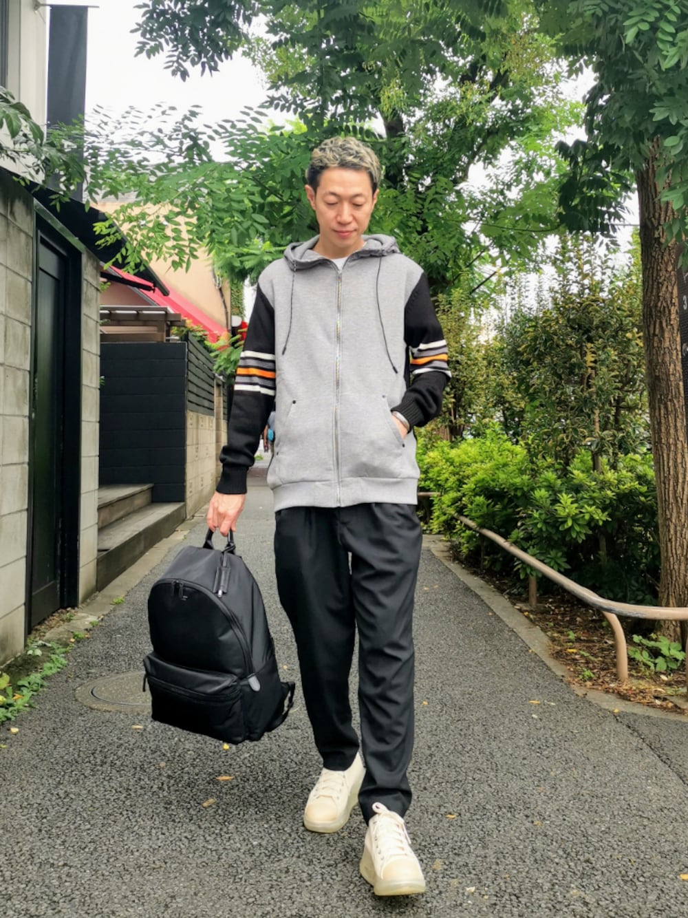 「シンプル、秋のコーデ、休日スタイル、秋服準備はじめました、パーカー、バックパック、スニーカー、ファッションの力を信じよう、今日のコーデ、カジュアル」｜「P.M.D.S.のP.M.D.S./ピー エム ディー エス/SANGO（パーカー、その他）」を使った、MKさん（メンズ・175cm）の秋コーディネートの1枚目の写真