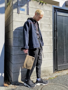 「アイテム（ボディバッグ/ウエストポーチ、グレー系）」を使った、MKさん（メンズ・175cm）の冬コーディネート