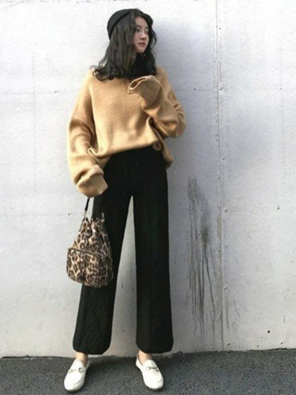 「ニット、カジュアル、秋のコーデ、大人カジュアル、ワイドパンツ、暖かい、ケーブル編み、ニットパンツ、楽チンコーデ、ココアンセクレ」｜「cocounsecretのダイヤ柄ニットパンツ（その他パンツ、ブラック系）」を使った、cocounsecretさん（レディース・160cm）の秋コーディネートの1枚目の写真