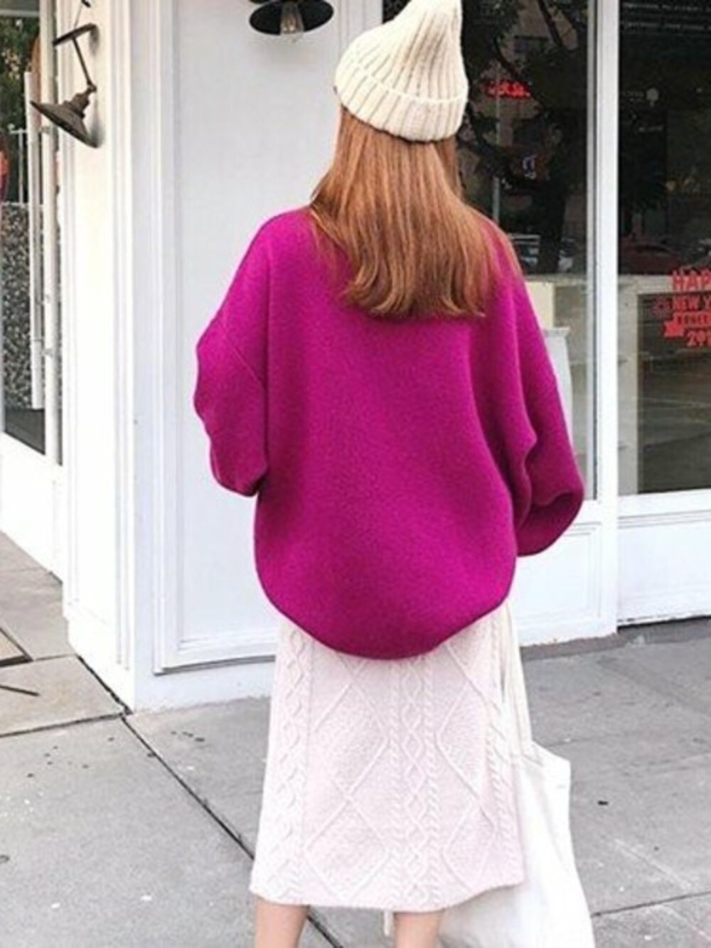 「ニット、ニット帽、秋のコーデ、冬コーデ、休日スタイル、ニットスカート、ラフ、派手、ニットコーデ、ココアンセクレ」｜「cocounsecretのシンプルざっくりニット（ニット/セーター、ピンク系）」を使った、cocounsecretさん（レディース・160cm）の秋コーディネートの1枚目の写真