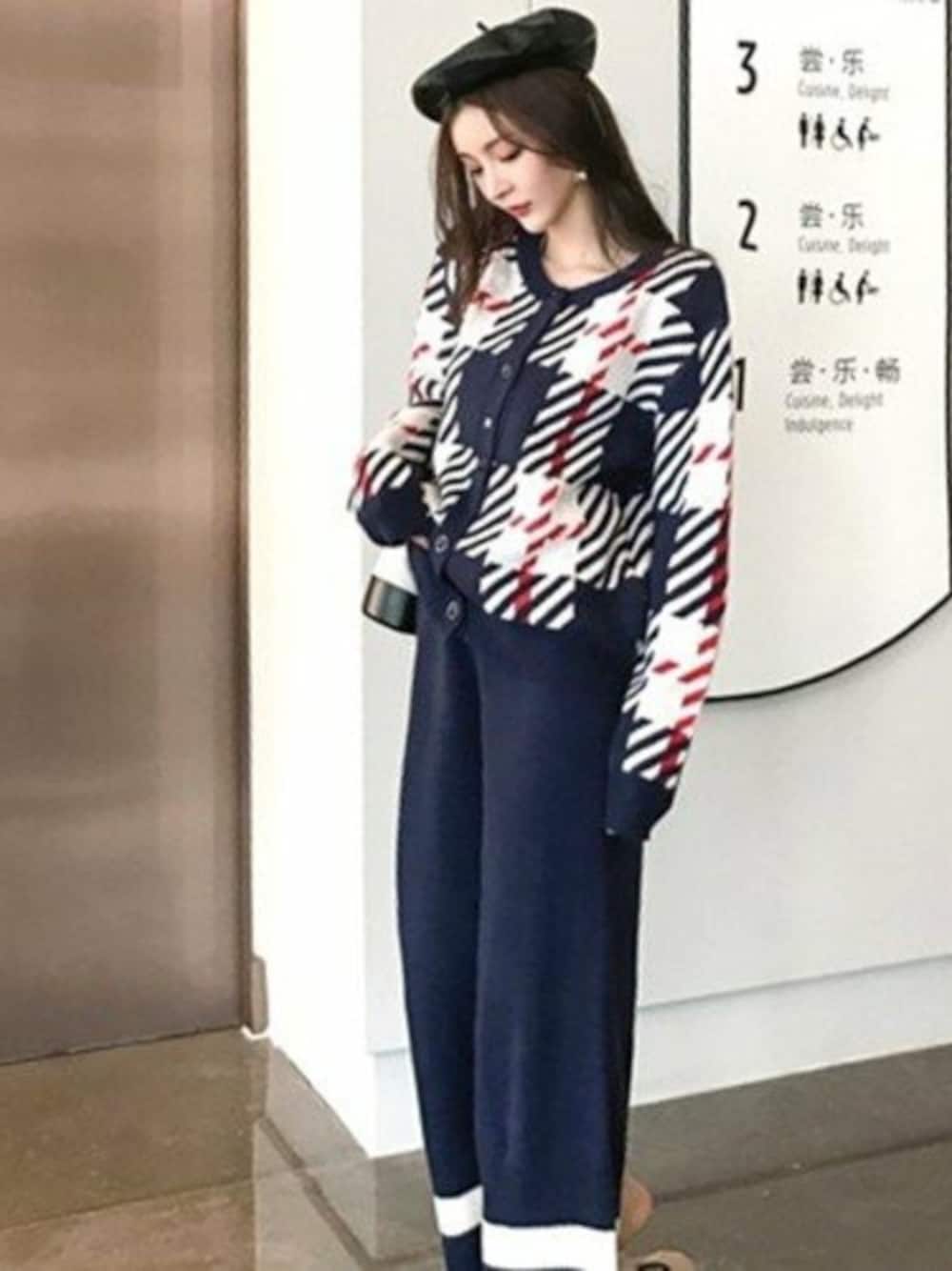 「チェック、カーディガン、ニット、セットアップ、秋のコーデ、休日スタイル、ワイドパンツ、今日のコーデ、秋冬コーデ、ココアンセクレ」｜「cocounsecretのチェック柄セットアップ（カーディガン/ボレロ、ブルー系）」を使った、cocounsecretさん（レディース・160cm）の冬コーディネートの1枚目の写真