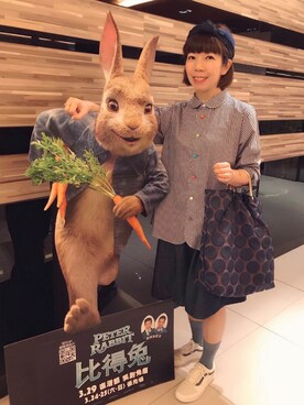 「FRAPBOIS（フラボア）のアイテム（シャツ/ブラウス、ブルー系）」を使った、Kaさん（レディース・157cm）の春コーディネート