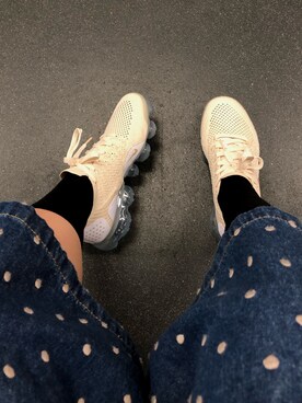 「Nike vapormaxのアイテム（スニーカー、ベージュ系）」を使った、Kaさん（レディース・157cm）の春コーディネート