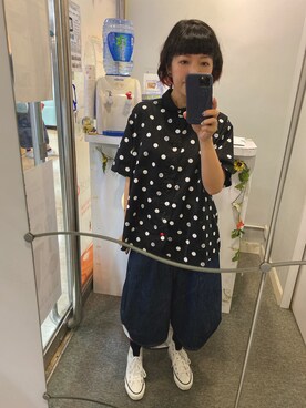 「FRAPBOIS（フラボア）のＤＯＭＤＯＭドットシャツ（シャツ/ブラウス、ブラック系）」を使った、Kaさん（レディース・157cm）の秋コーディネート