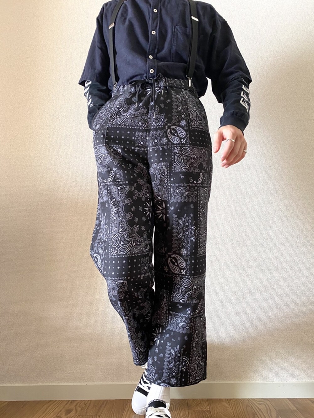 「秋コーデ」｜「RAGEBLUEのアイテム（シャツ/ブラウス、ブラック系）」を使った、まっさんさん（メンズ・172cm）の秋コーディネートの1枚目の写真