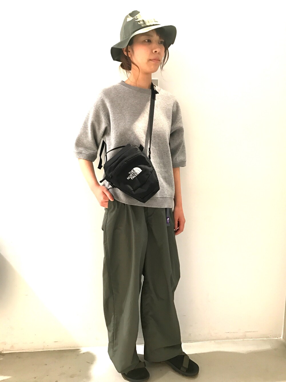 「THE NORTH FACE、スポーツサンダル、フェス」｜「THE NORTH FACEのアイテム（バッグ、ブラック系）」を使った、natsuさん（レディース・161cm）の春コーディネートの1枚目の写真