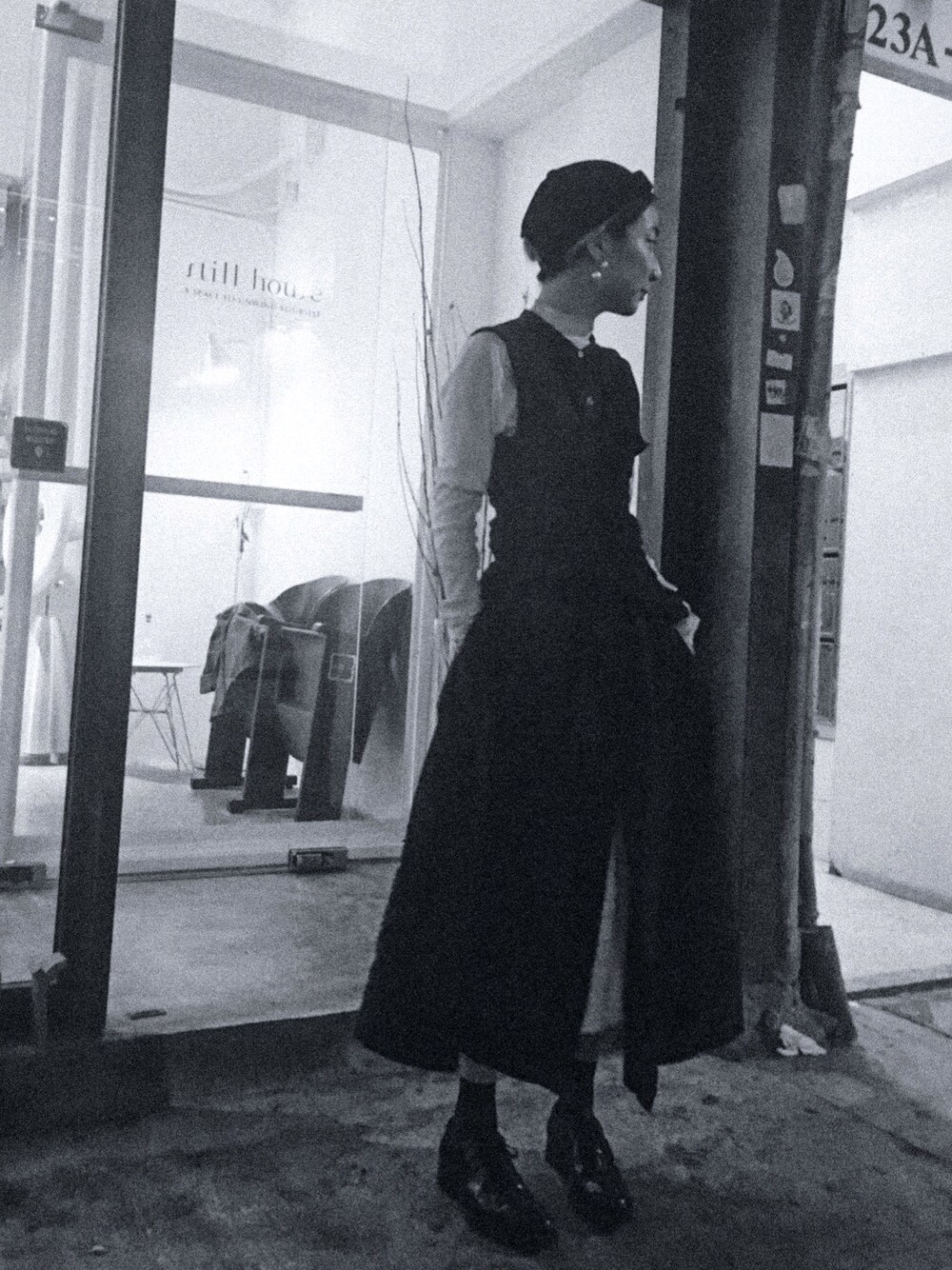 「ootd、fashion、通勤コーデ、black、vintage、spring、春コーデ」｜「PRADAのアイテム（シューズ、ブラック系）」を使った、maness.kmyさん（レディース・154cm）の春コーディネートの1枚目の写真