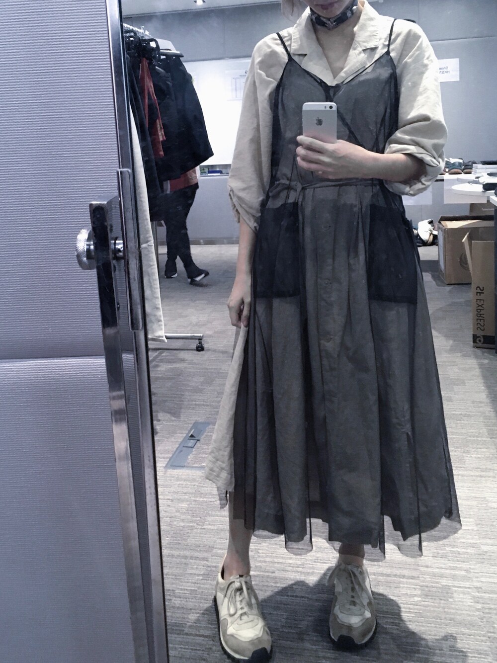 「大人カジュアル、通勤コーデ、spring、black、ootd、シンプルコーデ」｜「UNIQLOのアイテム（ワンピース/ドレス、ベージュ系）」を使った、maness.kmyさん（レディース・154cm）の春コーディネートの1枚目の写真