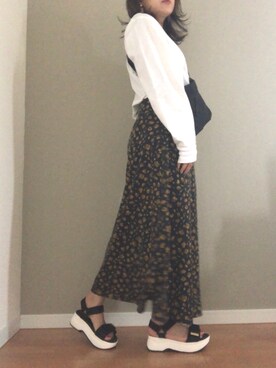 「SLY（スライ）のLEO FLORAL WRAP M/SK（スカート、ブルー系）」を使った、saoriさん（レディース・152cm）の春コーディネート