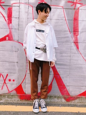 「アイテム（ボディバッグ/ウエストポーチ、グレー系）」を使った、黒坂学さん（メンズ・171cm）の春コーディネート